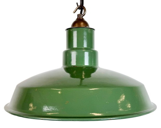 Industriële Britse hanglamp van groen emaille, jaren 60