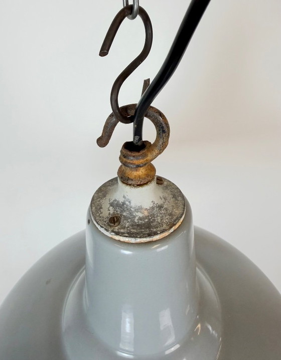 Industrial British Grey Enamel Factory Pendant Lamp, 1960s – Iron (photo 8 of 17)