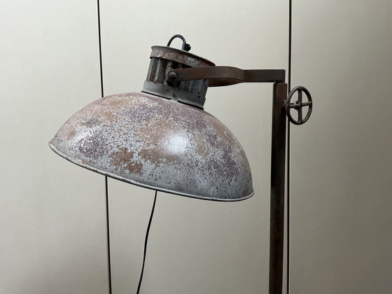 Image 1 of Industriële vloerlamp uitschuifbaar