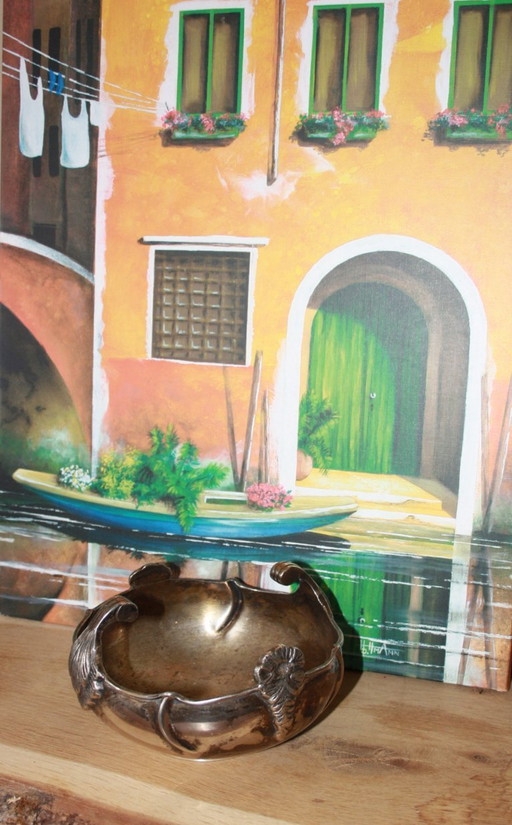 Antique silver-plated bowl in a shell design – Ø 17 cm