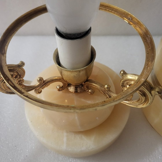 Image 1 of Lampe à poser en albâtre et laiton 