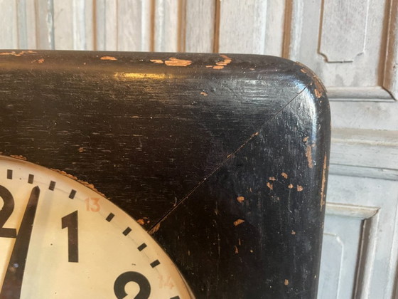 Image 1 of Fabriekesklok Klok Wandklok Vintage Frans jaren 40