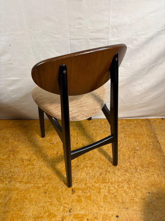 Salles à manger complètes vintage en teck du milieu du siècle | Table extensible & 4 chaises | Années 60 (photo 11 of 14)