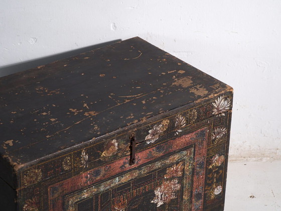 Baúl antiguo pintado en madera de pino – China, circa 1900 – Armarios de almacenamiento, Iron (photo 16 of 40)