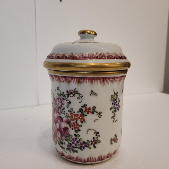 Image 1 of Bote para tabaco, porcelana pintada a mano, f. s. XIX - Francia