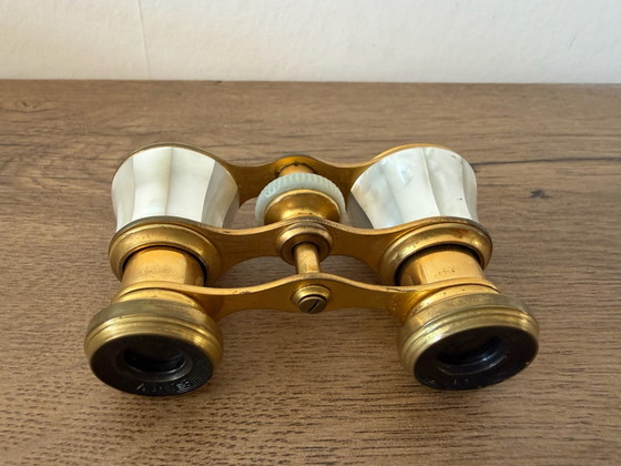 Antico binocolo da teatro in madreperla e ottone dorato, Iris Paris, Circa 1900, Oggetti decorativi, Bianco (foto 7 di 12)