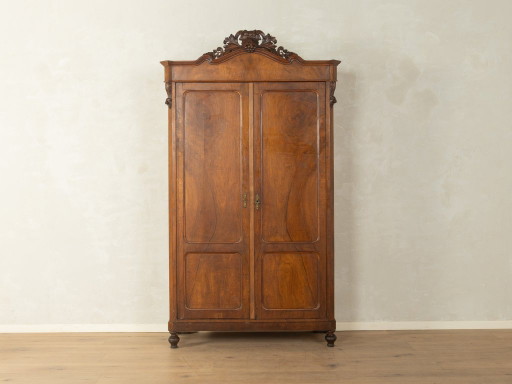 Antieke kast met twee deuren en houtsnijwerk. – kasten, Wood