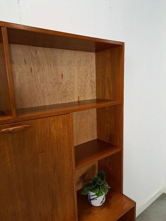 Image 1 of Vitrine danoise en teck haut de gamme avec bar