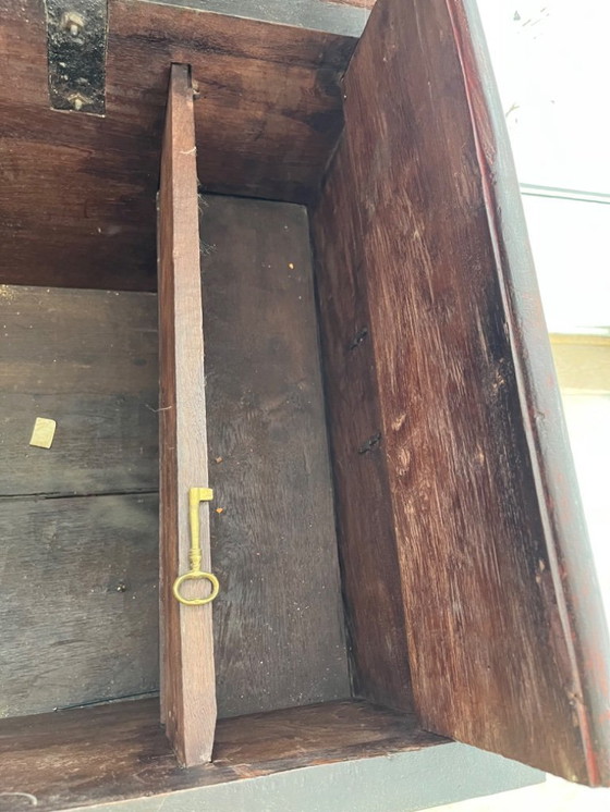 Image 1 of Cofre javanés antiguo con herrajes de cobre