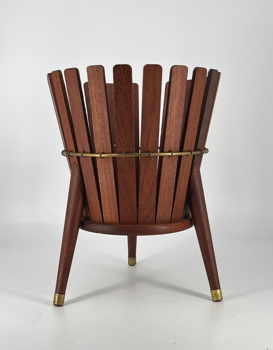 Image 1 of Maceta, jardinera de teca de latón de mediados de siglo Dinamarca