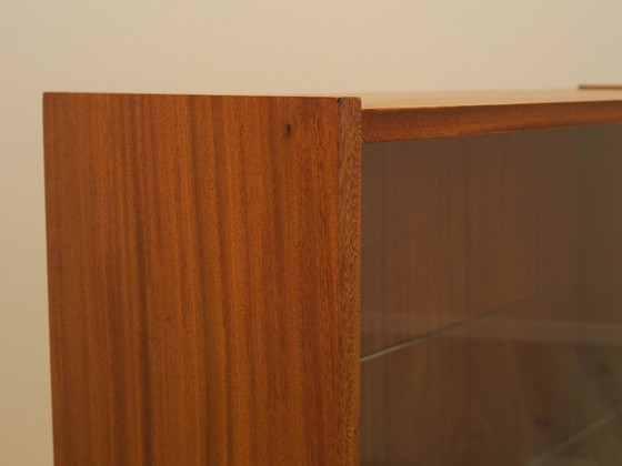 Vitrina danesa con puertas correderas de cristal, chapa de caoba, década de 1970. – Wood (photo 9 of 15)