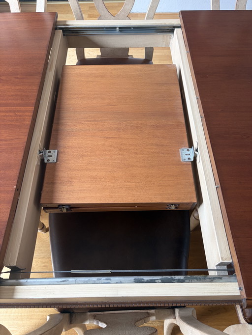 Wunderschöne, handgefertigte Essgruppe aus Massivholz mit 8 Stühlen mit Echtlederbezug