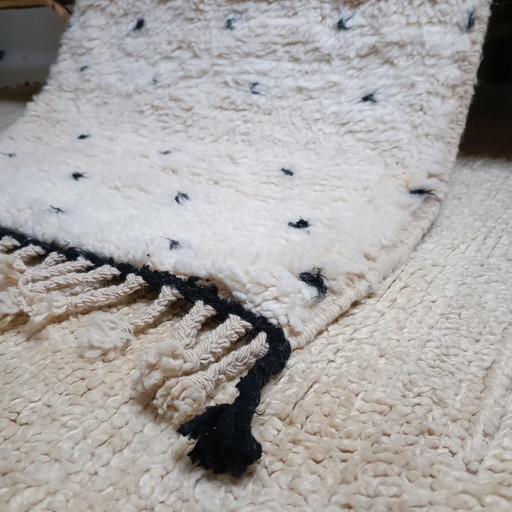 Tappeto Beni Ourain 117x68 cm – lana, crema/bianco sporco con pois neri