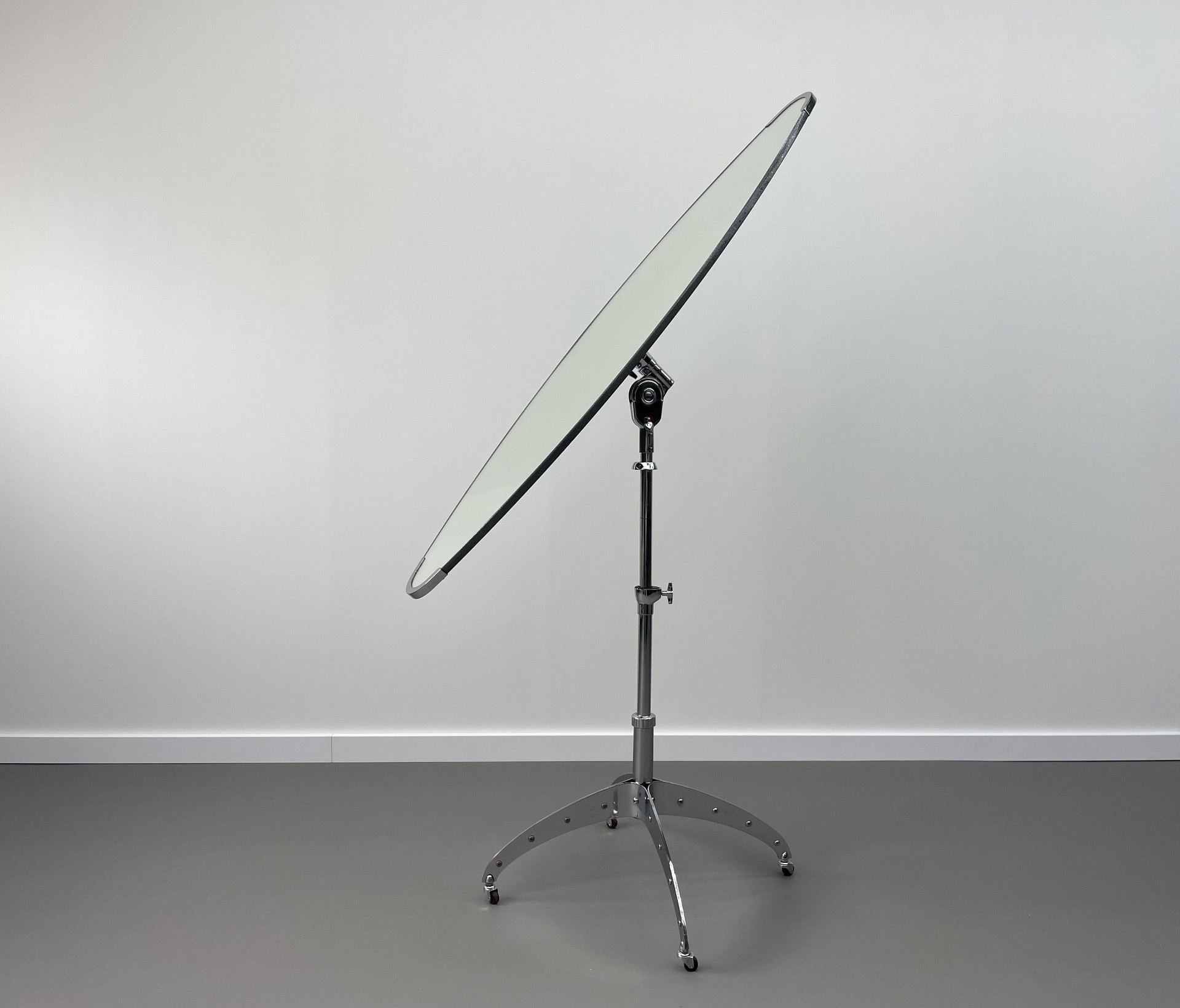 Dulton Psyche mirror by Yasuaki Sasamoto for Li Qian | €1,065