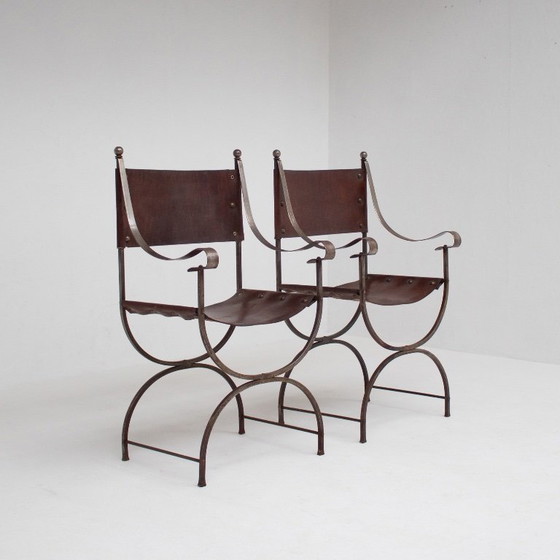 Image 1 of Een paar leren stoelen van Maison Jansen, Frankrijk, jaren 1950.