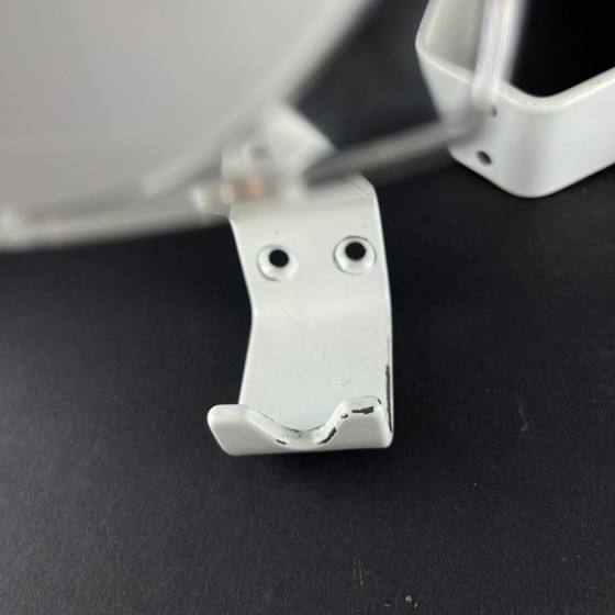 Set of 4 vintage wall hooks – Space Age design, white metal & transparent acrylic – Coat racks, Plexiglass (photo 15 of 17)