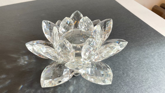 Image 1 of FLOWER Paperweight in Chiselled Crystal