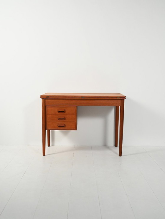 Image 1 of Scrivania vintage scandinava in teak con piano ribaltabile