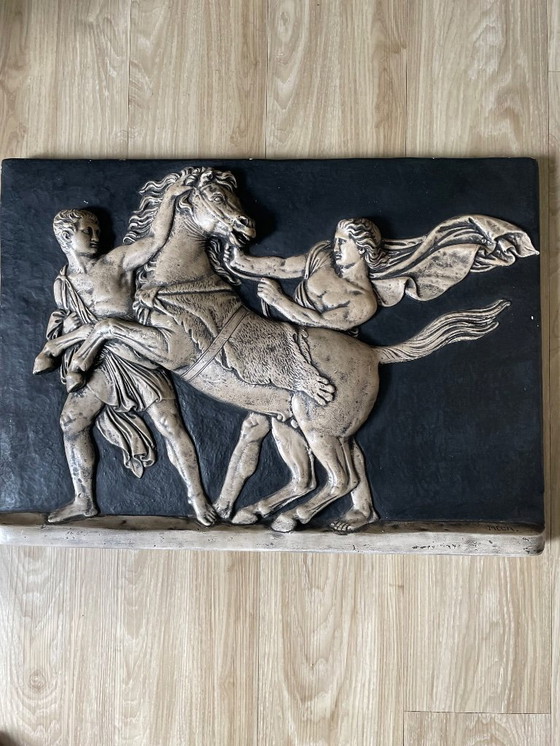 Image 1 of Questo rilievo appartiene al Museo Thorvalsen di Copenaghen.