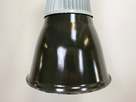 Image 1 of Lampada a sospensione industriale in smalto nero di Elektrosvit, anni '60
