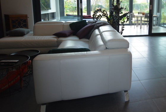 Image 1 of Divano angolare Natuzzi Editions Pensiero in pelle bianca