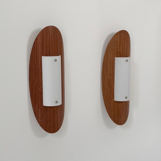 Image 1 of Coppia di applique vintage in legno termoformato e vetro opalino, Francia, 1980