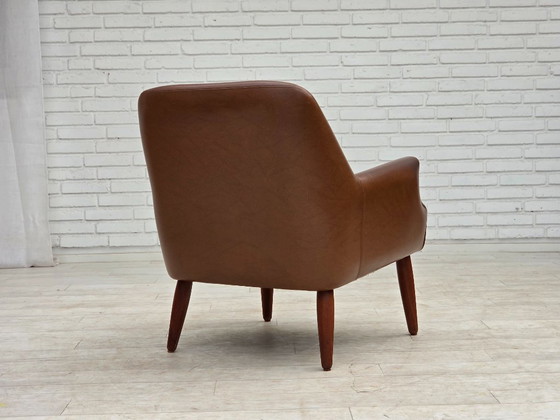 Image 1 of Anni '70, poltrona danese, similpelle, gambe in legno di teak.