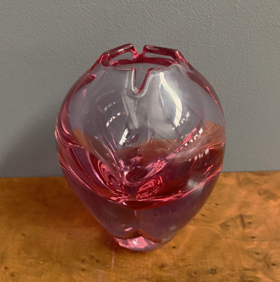 Image 1 of Jarrón de cristal rojo con tapa de tulipán, años 60