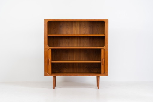 Bibliothèque en teck de Svend Dyrlund avec portes à tambour (Danemark, années 1960)