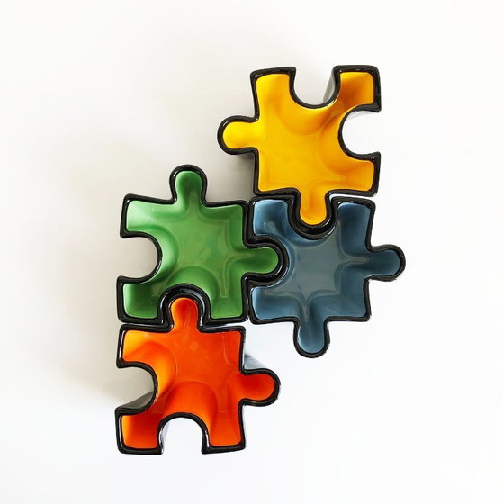 Image 1 of Juego de cuencos de cerámica con forma de rompecabezas. Italia, década de 1980.