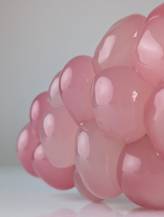 Image 1 of Sculpture en verre de Murano représentant une grappe de raisin, rose et blanc, milieu du XXe siècle