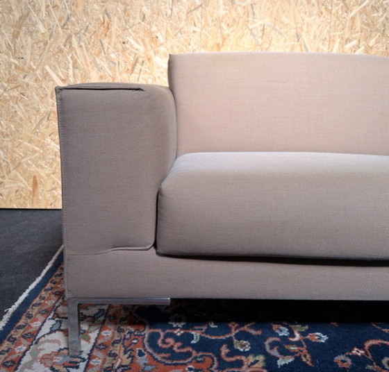 Image 1 of Diseño en el sofá Stock Aikon