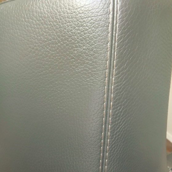 Image 1 of Eleganter anthrazitfarbener Ledersessel „Mace“ von Mammouth, erhältlich bei maxfurn