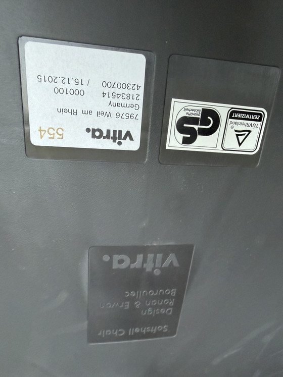 Image 1 of 12 poltrone Vitra Soft Shell