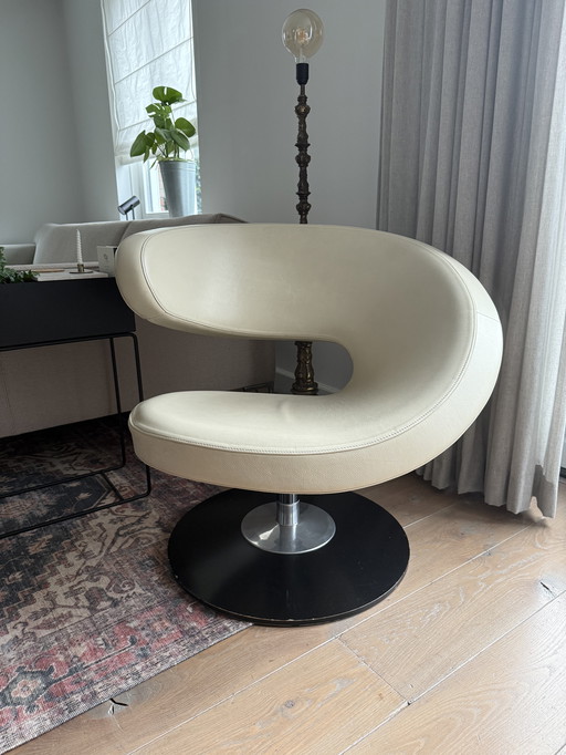 Varier Peel Club – Off-white Leather & Black Oak – Design by Olav Eldøy