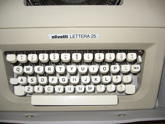 Image 1 of Typewriter with case Olivetti Lettera 25
