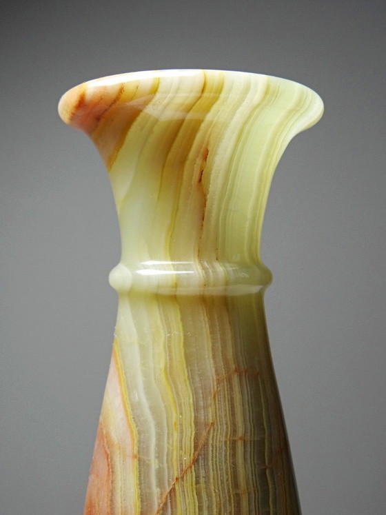 Image 1 of Duo de vases balustres vintages en onyx strié vert Italie mid-century