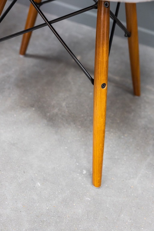 Eames DSW Elephant hide grey fiberglass chairs, 6x