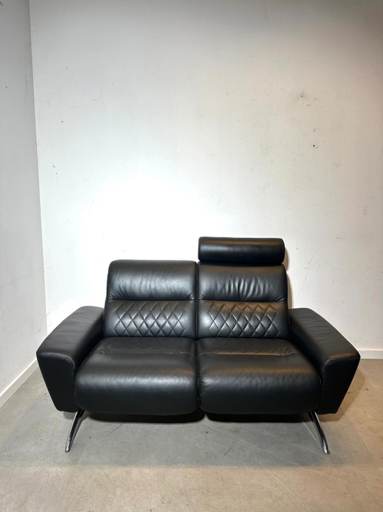Sofá Stressless de 2 plazas – piel negra – Loveseat (photo 2 of 6)