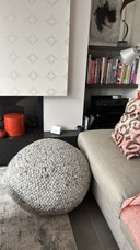 Handgefertigter Pouf aus 100 % Wolle