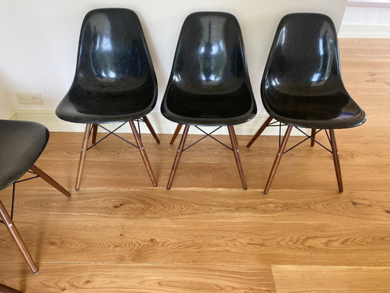 Image 1 of 6x Charles Eames and Herman Miller dining chairs in black fiberglass