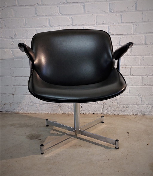 Artifort Exquis Lounge Chair Door Geoffrey Hartcourt