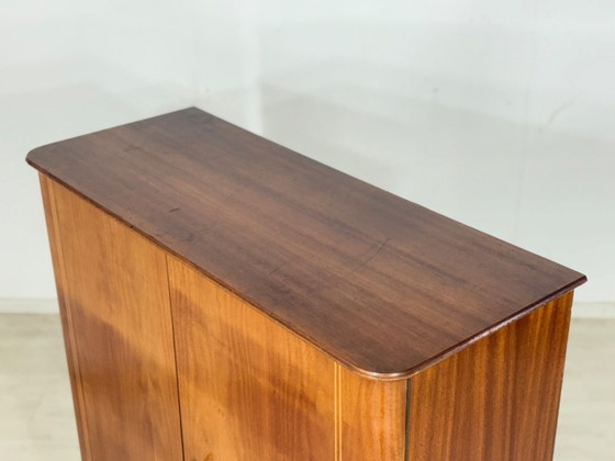 Image 1 of Linnenkast uit het midden van de vorige eeuw, houten kast, kledingkast, vintage