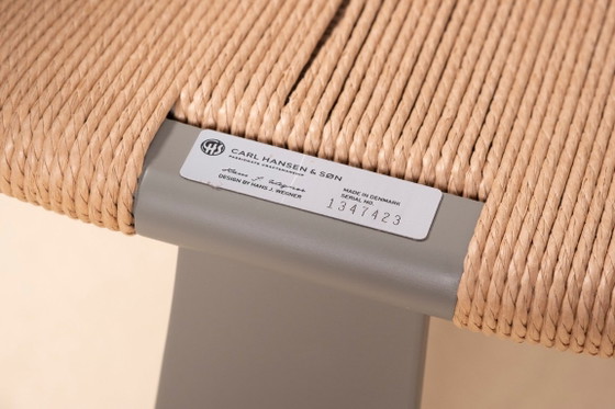Image 1 of 2x Hans J. Wegner CH24 "Wishbone" stoelen voor Carl Hansen & Søn