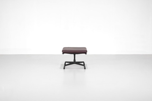 Tabouret Ottoman " EA 223 " conçu par Charles et Ray Eames pour Vitra, États-Unis, 1969.