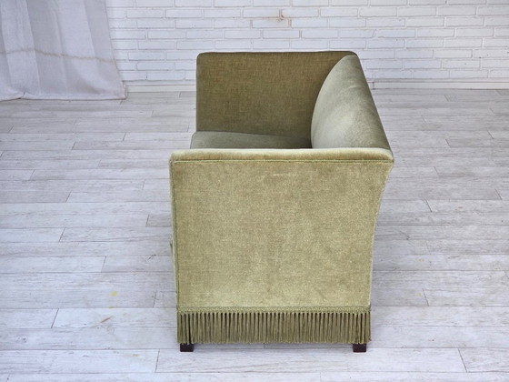 Image 1 of Sofá danés de 2 plazas, década de 1970, tapizado en terciopelo y patas de madera de haya.