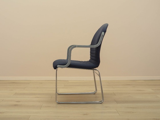 Italiaanse vergaderstoel uit de jaren 90 met blauwe bekleding op een zwevend onderstel. – Bureaustoelen (photo 4 of 15)
