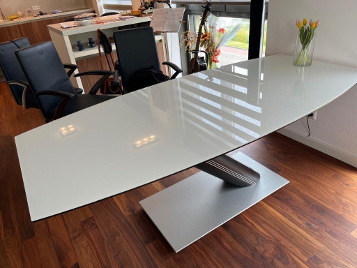 table à manger en verre et bois de wengé