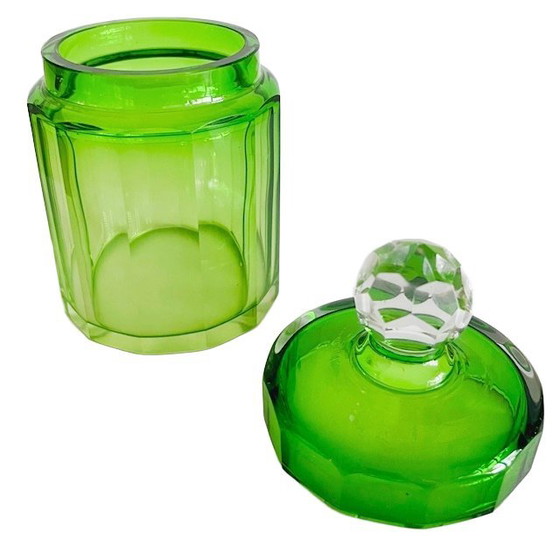 Image 1 of Boîte à poudre ancienne Art Déco en cristal facetté vert Baccarat années 1930