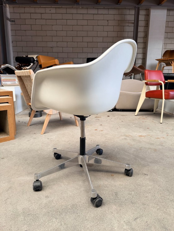 Image 1 of Vitra Eames RE PACC office chair